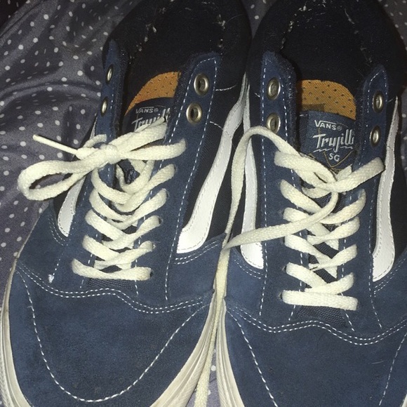 Vans - Picture 1 of 2